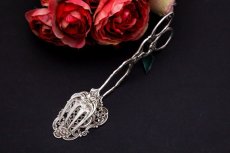 画像2: 純銀製(800) ドイツ製　お花の透かし細工　ケーキトング 2 (2)