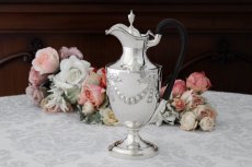 画像2: 純銀製(925)1897年　可愛らしいリボンのガーランド　ウォータージャグ (2)