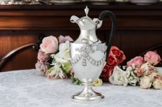 画像6: 純銀製(925)1897年　可愛らしいリボンのガーランド　ウォータージャグ (6)