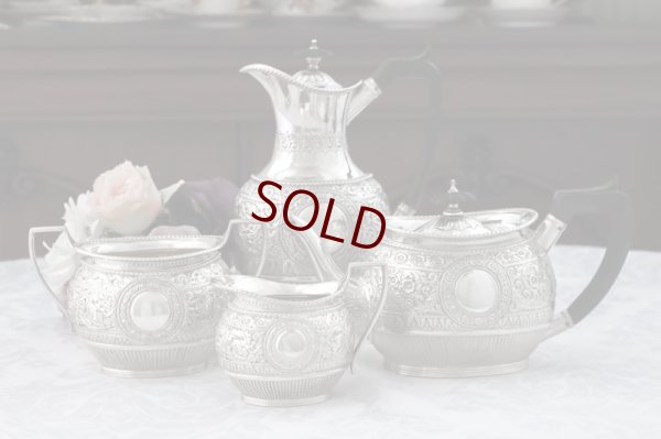 画像2: シルバープレート製　1910-20年代　ハンドチェイシング　お花とスクロール　ティー＆コーヒー4点セット