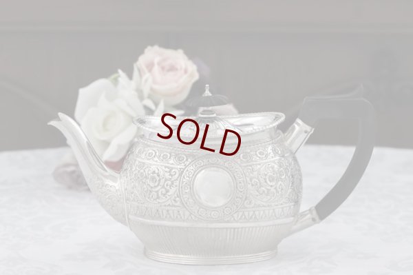 画像3: シルバープレート製　1910-20年代　ハンドチェイシング　お花とスクロール　ティー＆コーヒー4点セット