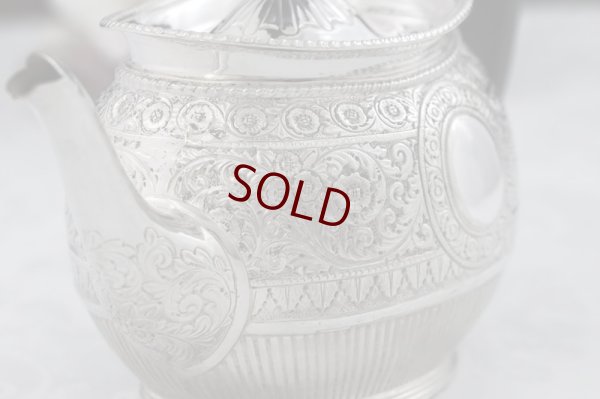 画像4: シルバープレート製　1910-20年代　ハンドチェイシング　お花とスクロール　ティー＆コーヒー4点セット