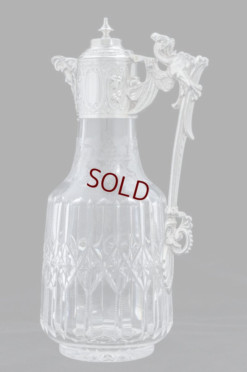 画像3: シルバープレート製ヴィクトリアン　ブドウの葉と実の手彫り彫刻 ハンドカットクリスタルグラスクラレットジャグ (3)