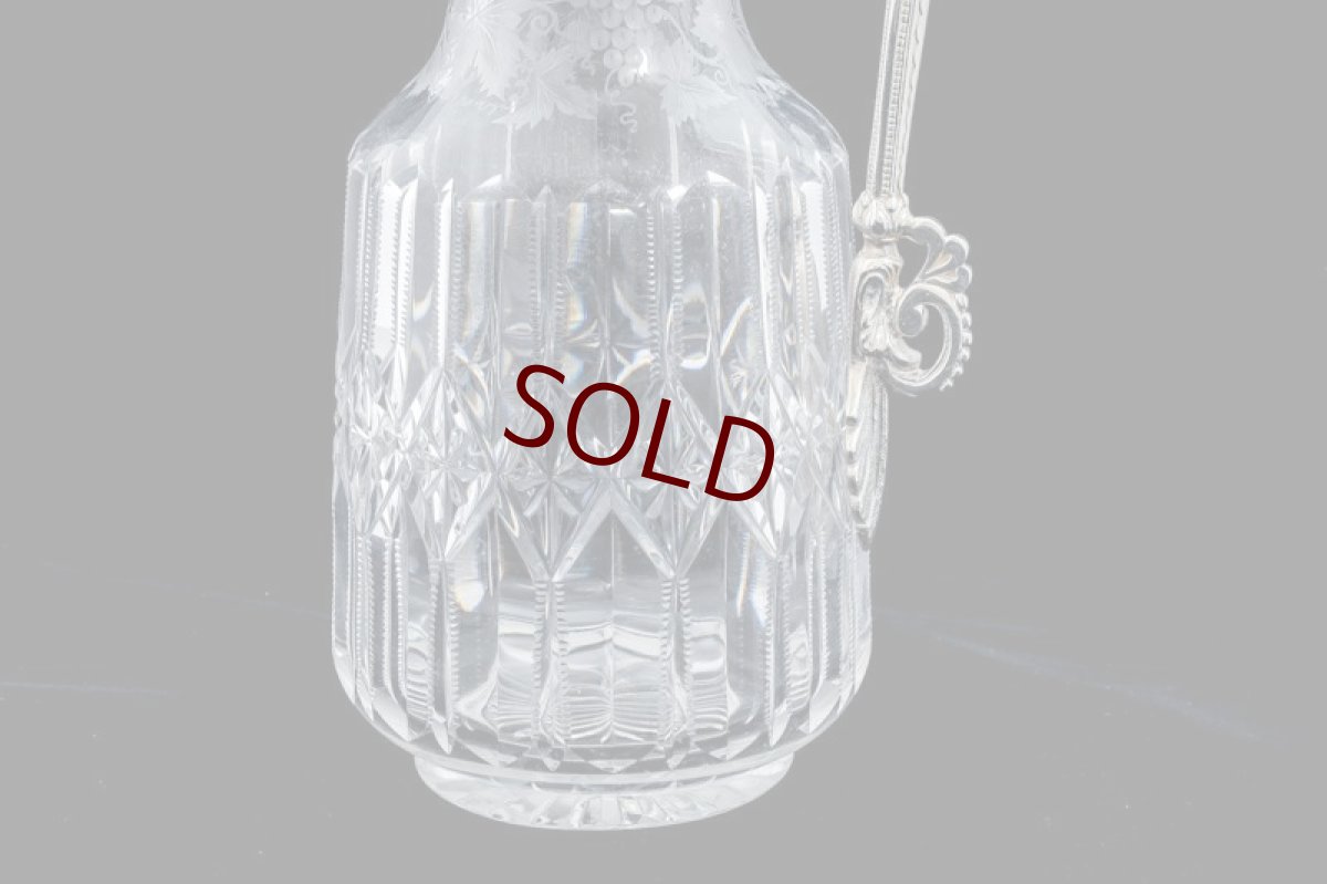 画像9: シルバープレート製ヴィクトリアン　ブドウの葉と実の手彫り彫刻 ハンドカットクリスタルグラスクラレットジャグ (9)