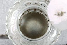 画像9: 純銀製(925) 1894年お花とスクロールの打ち出し、フリルの縁飾り　バチェラーサイズ　ティーポット (9)