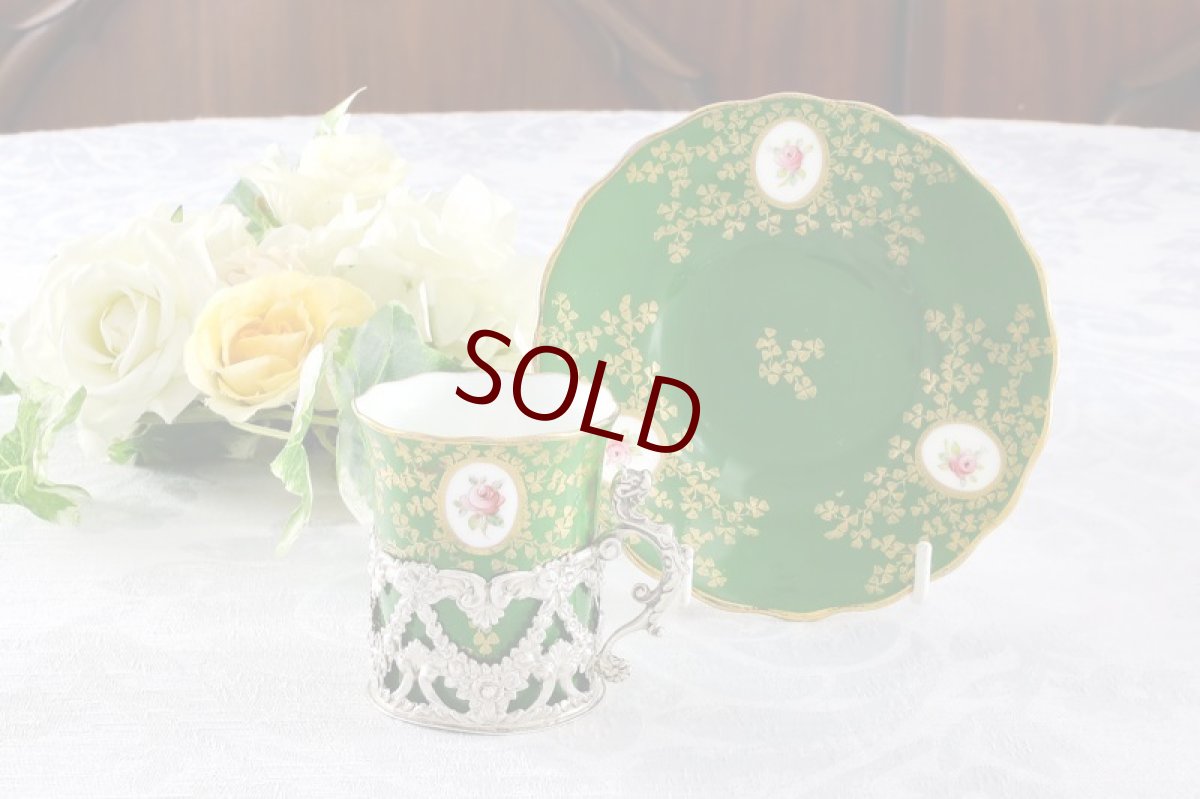 画像2: 純銀製(925)1909年　リボンとお花のガーランドのホルダー　コールポート　薔薇のコーヒーセット (2)