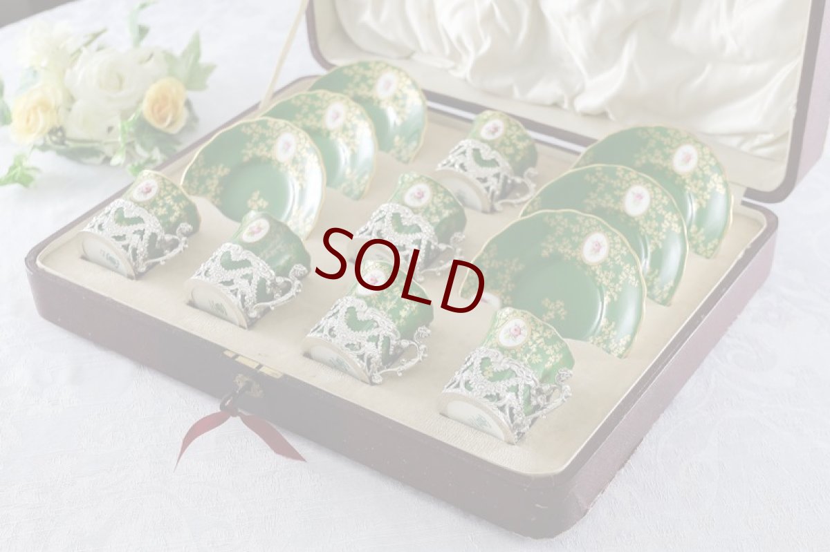 画像1: 純銀製(925)1909年　リボンとお花のガーランドのホルダー　コールポート　薔薇のコーヒーセット (1)