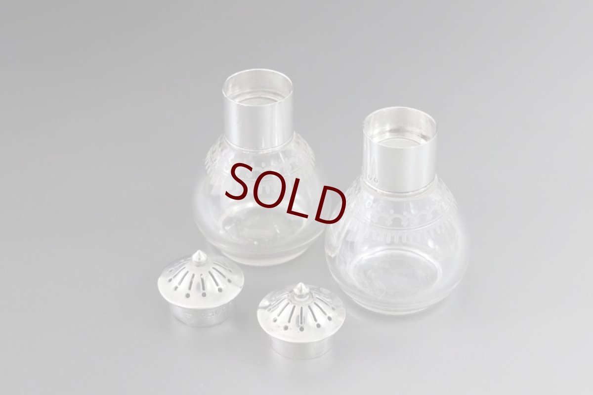 画像7: 純銀製(925)　1881年　ヴィクトリアン　リボントップ　純銀と手彫りグラスのクリュエットセット (7)