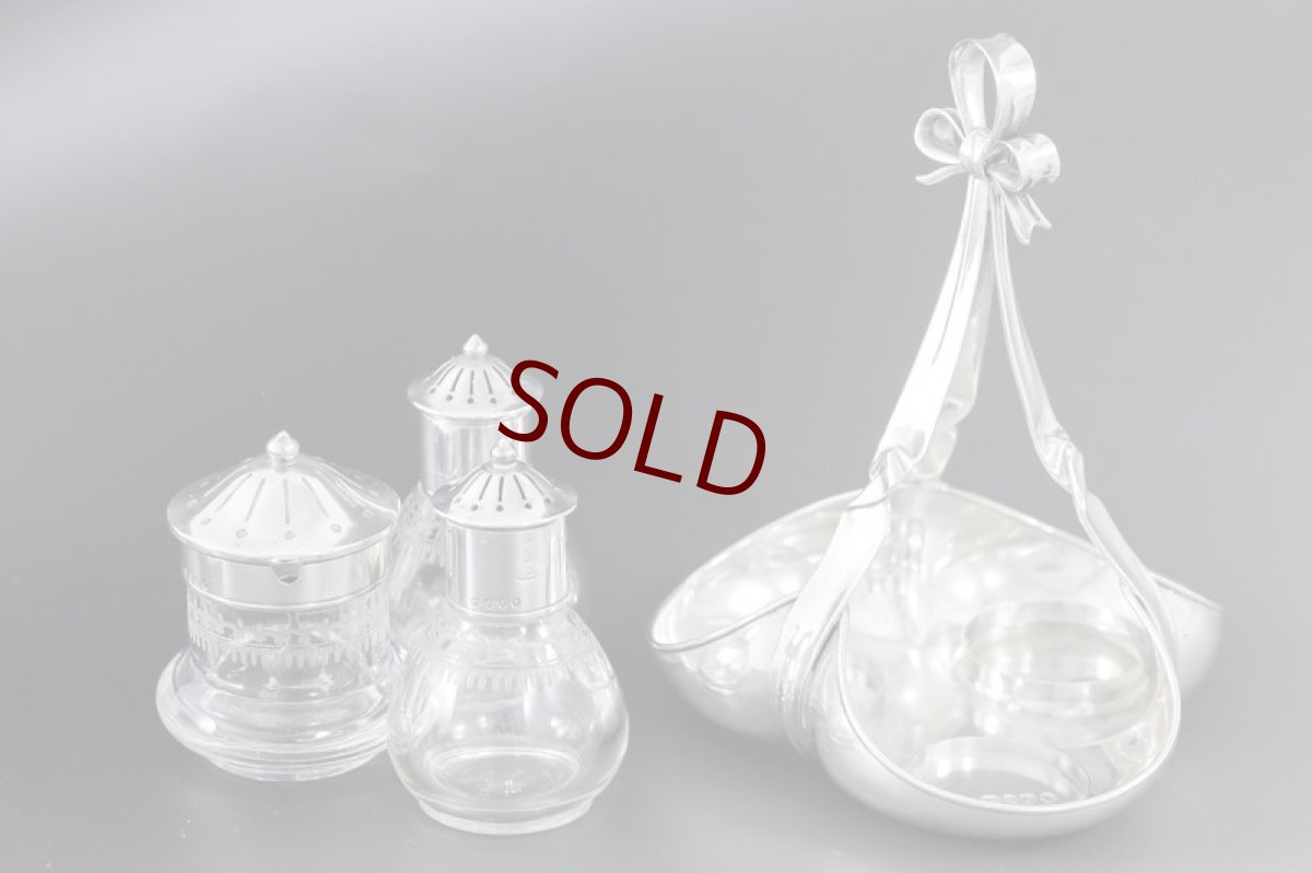 画像2: 純銀製(925)　1881年　ヴィクトリアン　リボントップ　純銀と手彫りグラスのクリュエットセット (2)