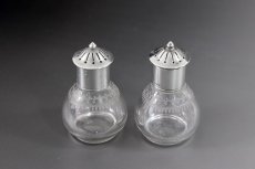 画像6: 純銀製(925)　1881年　ヴィクトリアン　リボントップ　純銀と手彫りグラスのクリュエットセット (6)