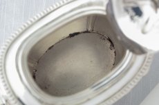 画像7: シルバープレート製　ヴィクトリア時代後期お花とスクロールの打ち出し彫刻　ティー3点セット (7)