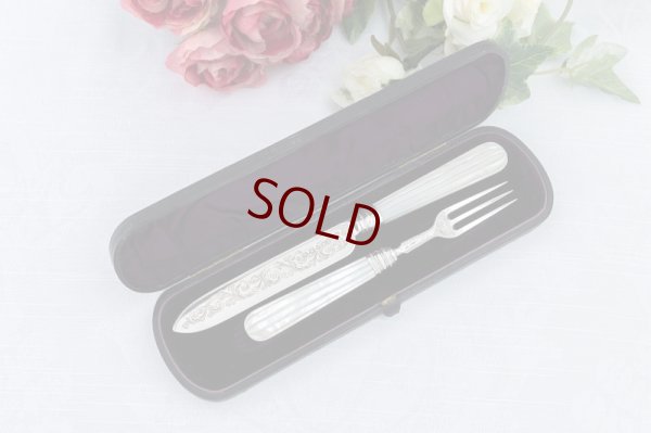 画像2: 純銀製（925）1881年　美彫刻　白蝶貝ハンドル　クリスニングカトラリーセット