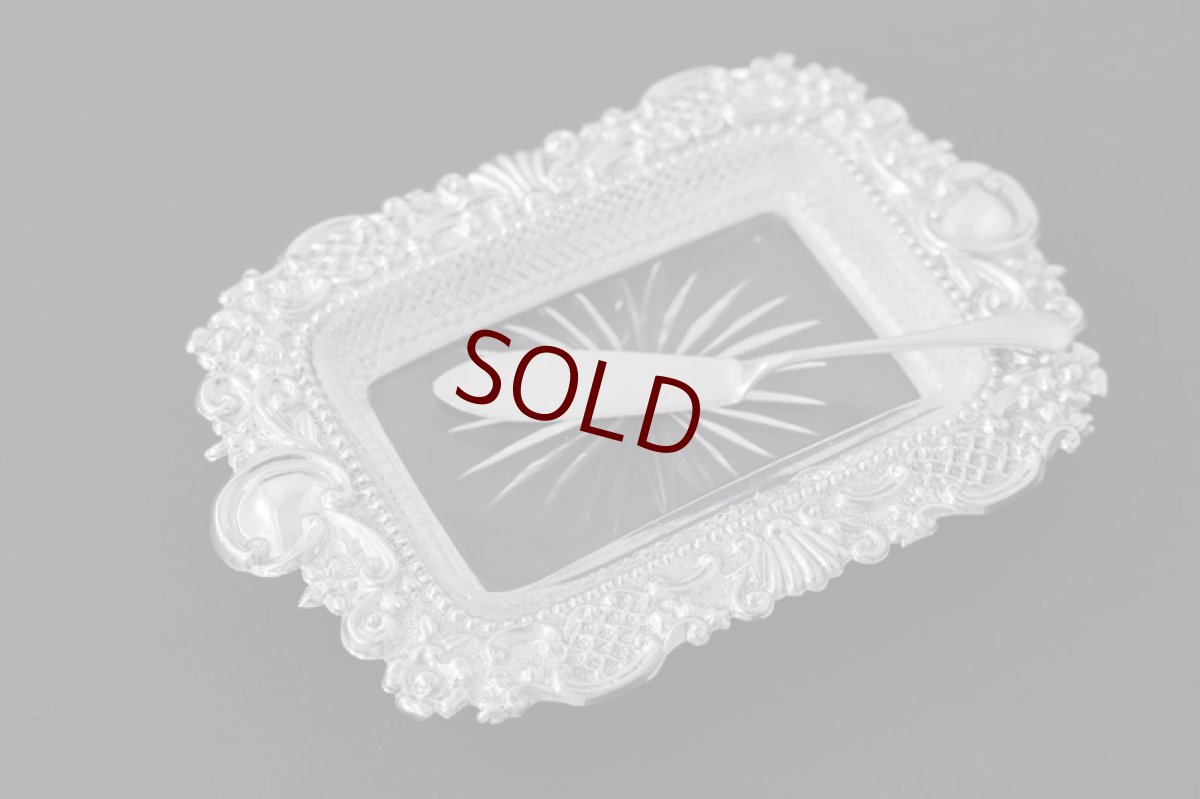 画像2: 純銀製（925）1898年　ロココ調　打ち出し彫刻　カットグラス　バターディッシュ (2)