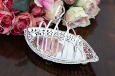 画像6: 純銀製(925) アンティークシルバー 1901年　ガドルーンの縁取り　ピアスワークのトーストラック (6)