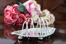 画像3: 純銀製(925) アンティークシルバー 1901年　ガドルーンの縁取り　ピアスワークのトーストラック (3)