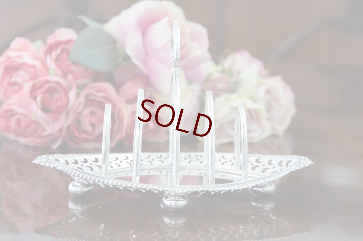 画像4: 純銀製(925) アンティークシルバー 1901年　ガドルーンの縁取り　ピアスワークのトーストラック (4)