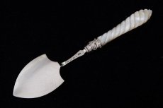 画像3: 純銀製(925)アンティークシルバー1867年　George Unite 白蝶貝ハンドル バターサーバー (3)