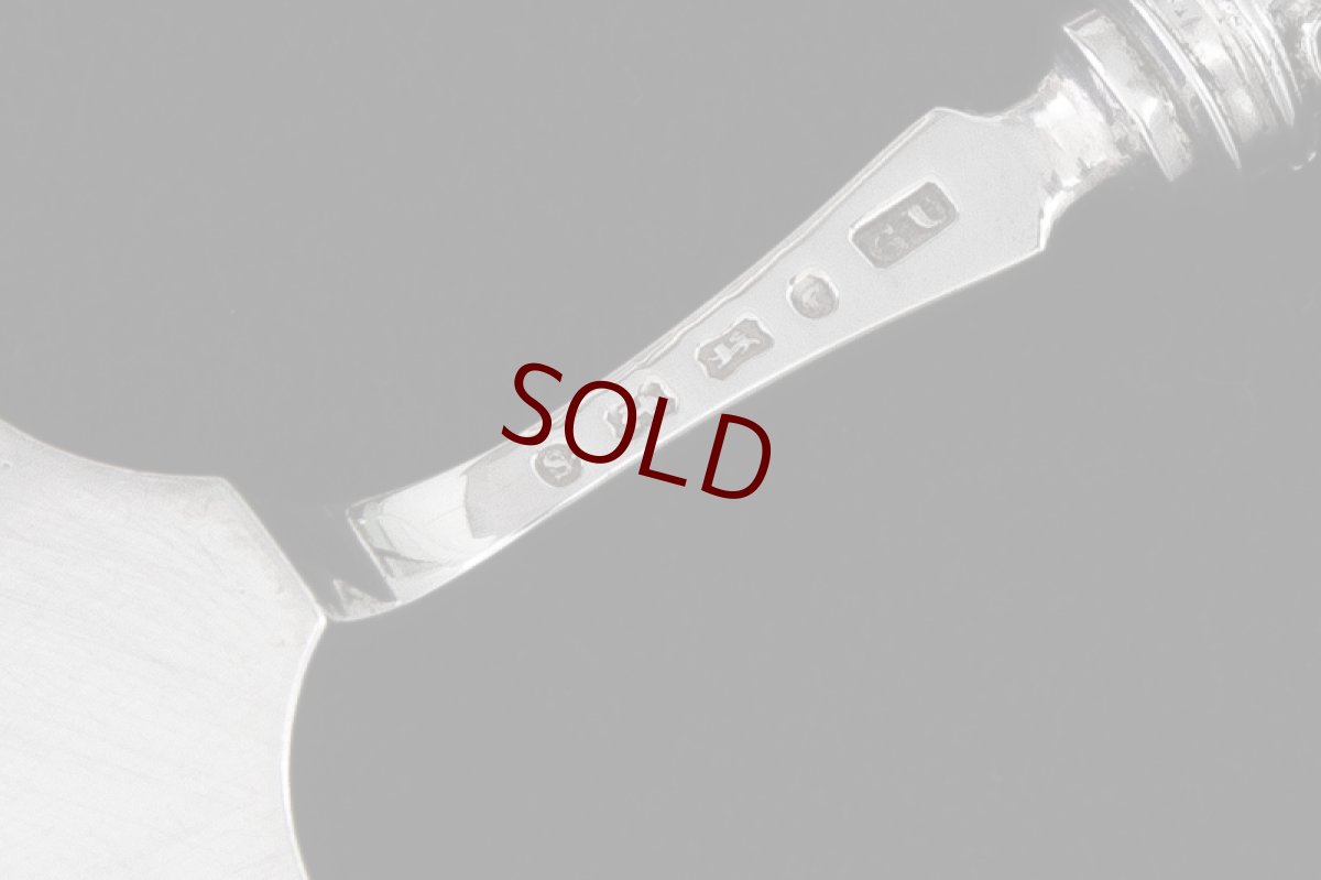 画像5: 純銀製(925)アンティークシルバー1867年　George Unite 白蝶貝ハンドル バターサーバー (5)