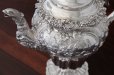 画像15: 純銀製（925）1833年 特級　ジョージアン　お花とスクロールのチェイシング　ティー＆コーヒー4点セット