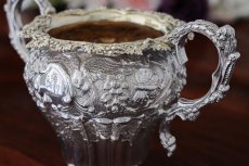 画像10: 純銀製（925）1833年 特級　ジョージアン　お花とスクロールのチェイシング　ティー＆コーヒー4点セット (10)