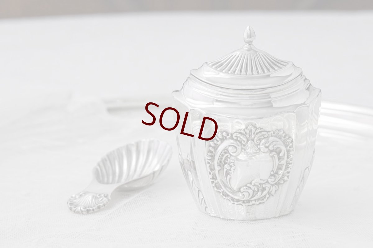 画像2: 純銀製(925) 1905年 アンティークシルバー ロココスタイル ティーキャディー (2)