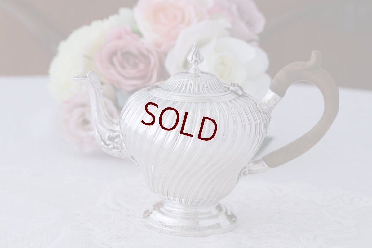 画像4: 純銀製(925)アンティークシルバー 1880年 斜めフリューテッド バッチェラーサイズティーポット (4)