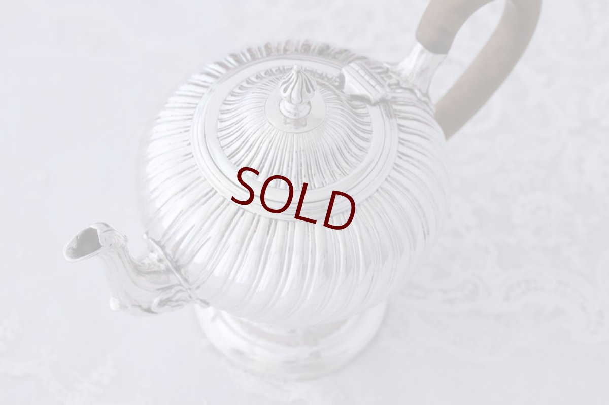 画像3: 純銀製(925)アンティークシルバー 1880年 斜めフリューテッド バッチェラーサイズティーポット (3)