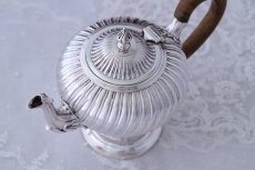 画像3: 純銀製(925)アンティークシルバー 1880年 斜めフリューテッド バッチェラーサイズティーポット (3)