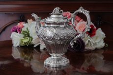 画像4: 純銀製（925）1833年 特級　ジョージアン　お花とスクロールのチェイシング　ティー＆コーヒー4点セット (4)