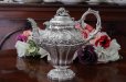 画像13: 純銀製（925）1833年 特級　ジョージアン　お花とスクロールのチェイシング　ティー＆コーヒー4点セット (13)