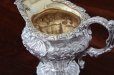 画像18: 純銀製（925）1833年 特級　ジョージアン　お花とスクロールのチェイシング　ティー＆コーヒー4点セット