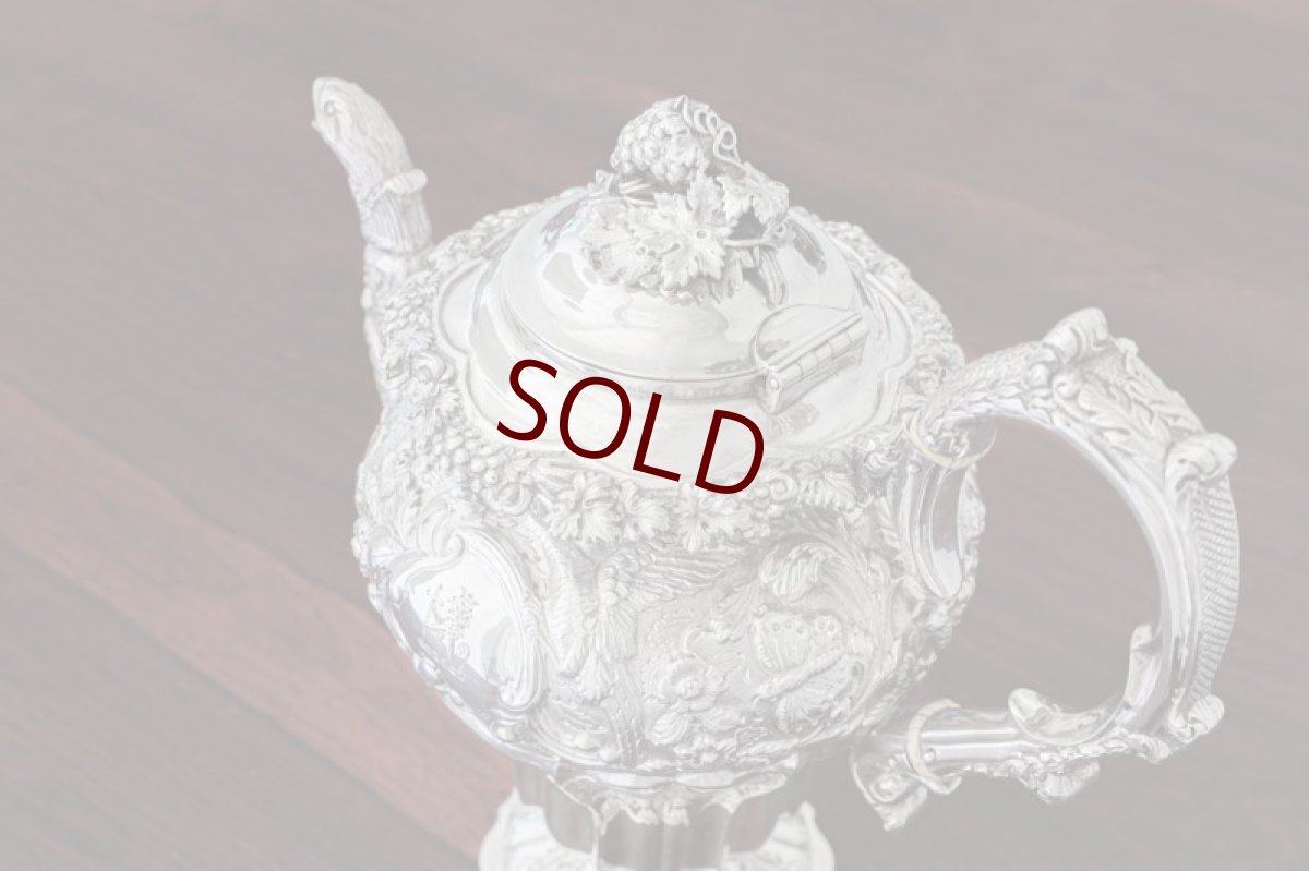 画像16: 純銀製（925）1833年 特級　ジョージアン　お花とスクロールのチェイシング　ティー＆コーヒー4点セット (16)