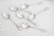 画像5: 純銀製(925) アンティークシルバー 1890年 果実の手彫り彫刻 ティースプーン６本セット (5)