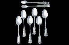 画像1: 純銀製(925)　アンティークシルバー　1903年　エレガントなスクロール装飾　ティースプーン6本、シュガートングセット (1)