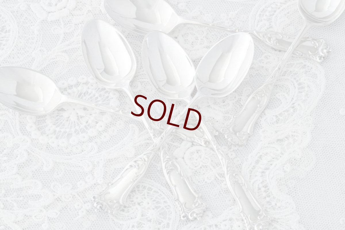 画像5: 純銀製(925)　アンティークシルバー　1903年　エレガントなスクロール装飾　ティースプーン6本、シュガートングセット (5)