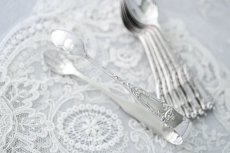 画像6: 純銀製(925)　アンティークシルバー　1903年　エレガントなスクロール装飾　ティースプーン6本、シュガートングセット (6)