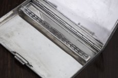 画像6: 純銀製(800)　ドイツ製　手彫りスクロール装飾　シガレットケース (6)