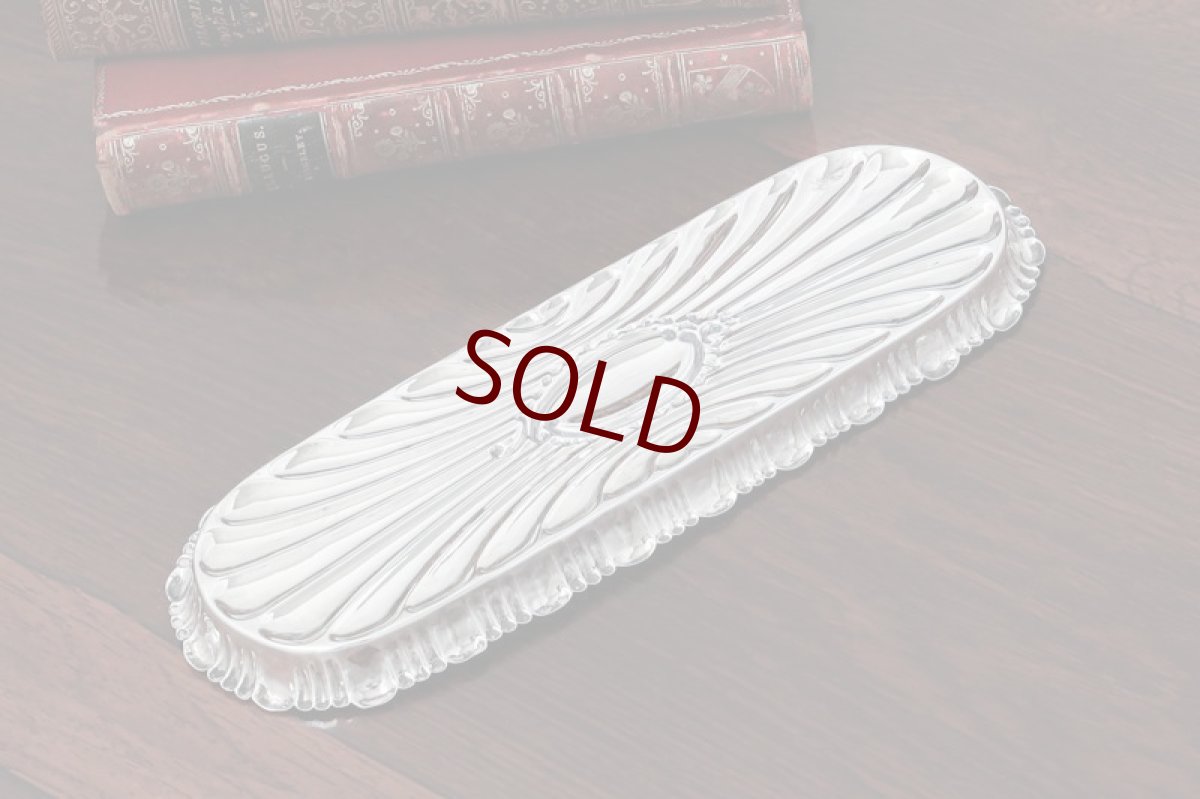 画像4: 純銀製(925) アンティークシルバー 1890年 打ち出し彫刻 ヴィクトリアン ペントレイ (4)