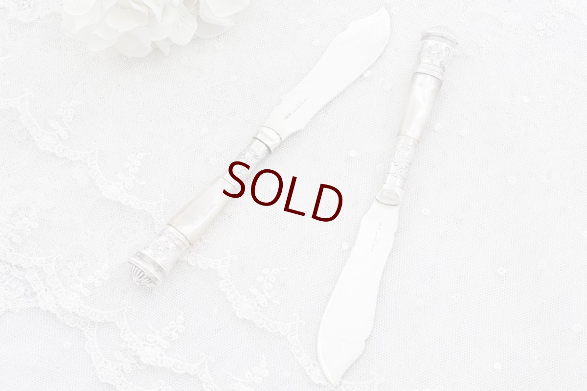 画像6: シルバープレート製 アンティークシルバー 1900年前後 白蝶貝 美装飾 バターナイフ ペアセット (6)