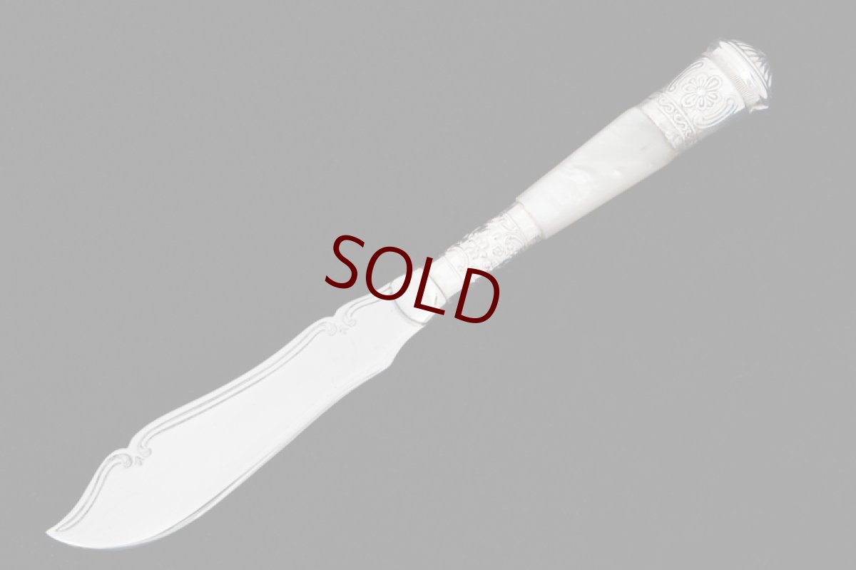 画像2: シルバープレート製 アンティークシルバー 1900年前後 白蝶貝 美装飾 バターナイフ ペアセット (2)