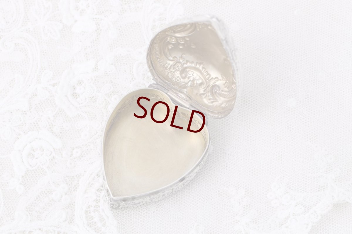 画像4: アンティークシルバー 純銀製(925) ヴィクトリアンロココ ハートのリングボックスその2 (4)