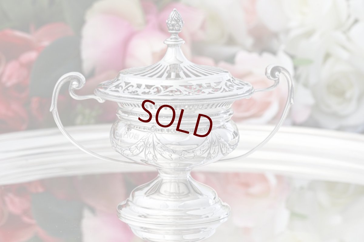 画像1: アンティークシルバー 純銀製 ハンドカットピアスワーク透かし細工 ガーランド装飾 ポプリポット　 (1)