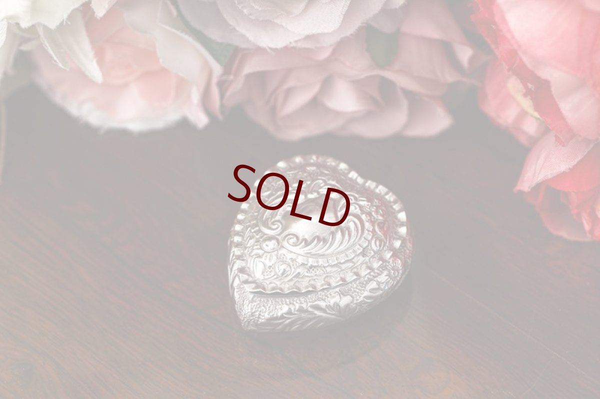 画像1: アンティークシルバー 純銀製(925) ヴィクトリアンロココ ハートのリングボックス (1)