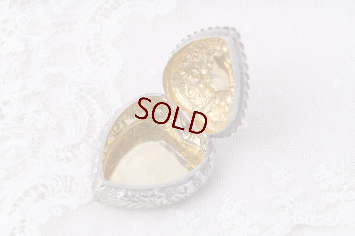 画像4: アンティークシルバー 純銀製(925) ヴィクトリアンロココ ハートのリングボックス (4)