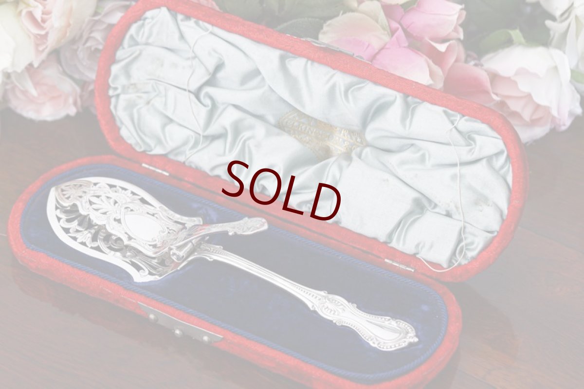 画像1: アンティークシルバー 純銀製 エルキントン制作 透かし細工が美しいサービングトング (1)