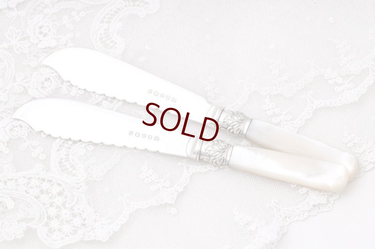 画像5: シルバープレート製 アンティークシルバー 1897年以前　白蝶貝 美装飾 バターナイフ ペアセット (5)