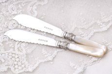 画像5: シルバープレート製 アンティークシルバー 1897年以前　白蝶貝 美装飾 バターナイフ ペアセット (5)