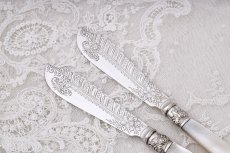 画像3: シルバープレート製 アンティークシルバー 1897年以前　白蝶貝 美装飾 バターナイフ ペアセット (3)