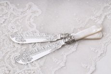 画像2: シルバープレート製 アンティークシルバー 1897年以前　白蝶貝 美装飾 バターナイフ ペアセット (2)