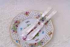 画像6: シルバープレート製 アンティークシルバー 1897年以前　白蝶貝 美装飾 バターナイフ ペアセット (6)